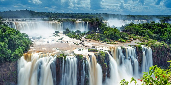 Visiting the Iguazú National Park accompanied by a beautiful escort,