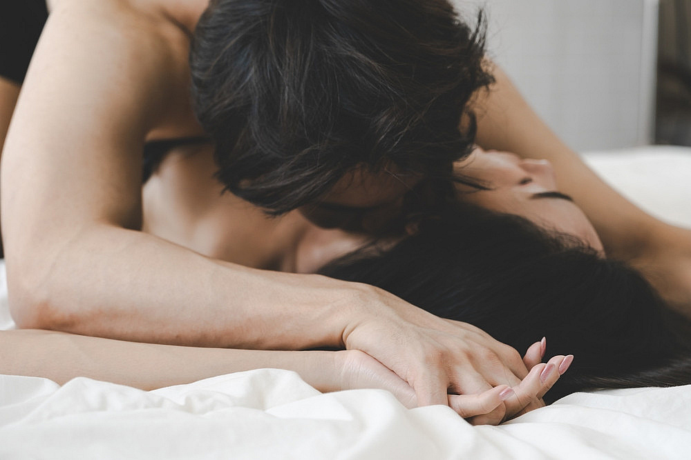 Conoce los riesgos y precauciones de tener sexo sin condón