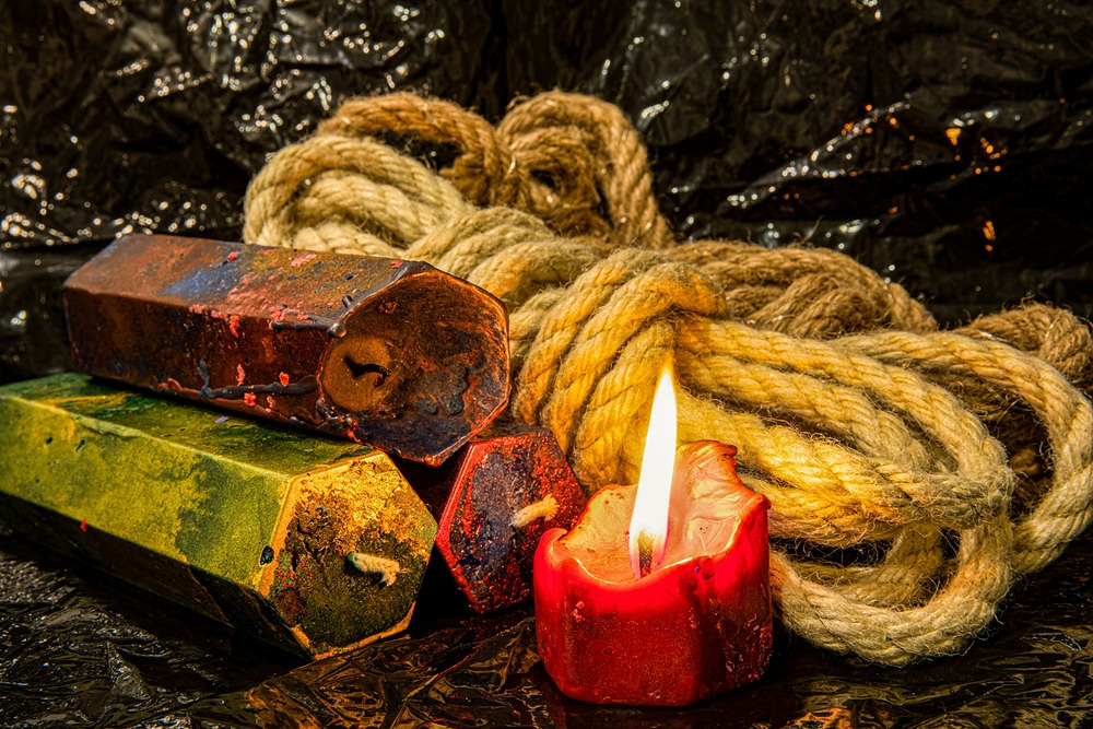 Fetichismo de cera caliente: Técnicas seguras con escorts